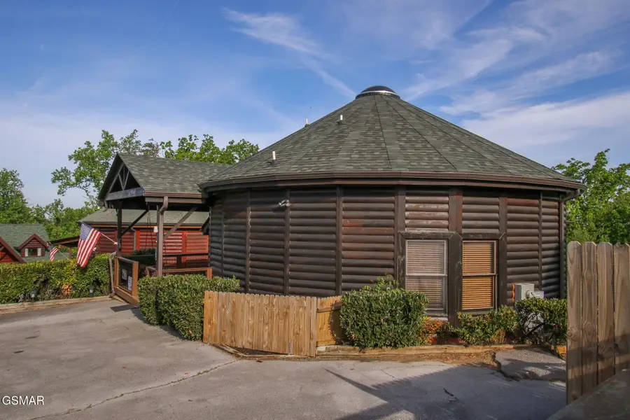 1086 Towering Oaks Drive, Sevierville, TN 37876 - #2