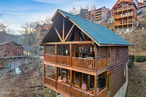 830 Black Bear Cub Way, Sevierville, TN 37862