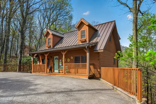 2307 Smoky Mountain Court, Gatlinburg, TN 37738