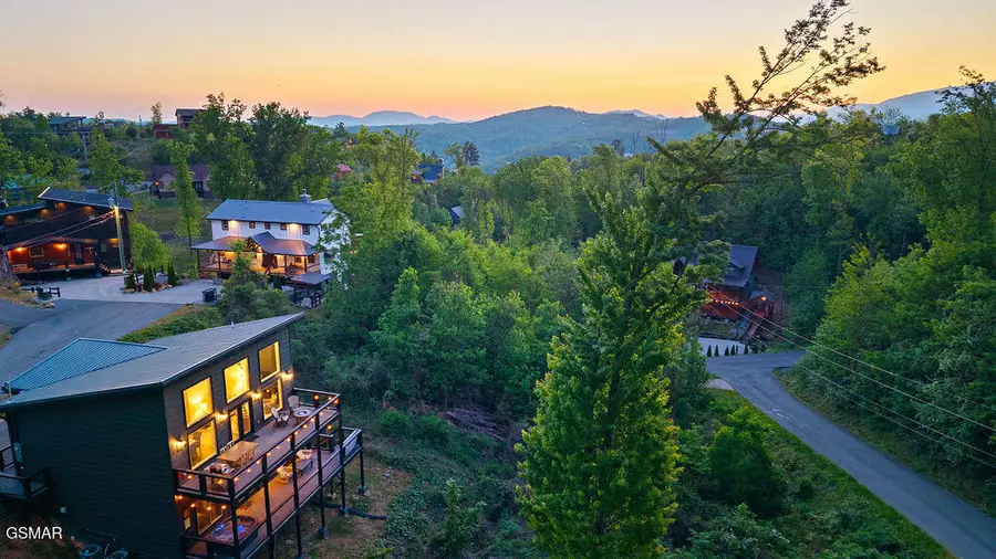 612 Sunset Lane, Gatlinburg, TN 37738 - #3
