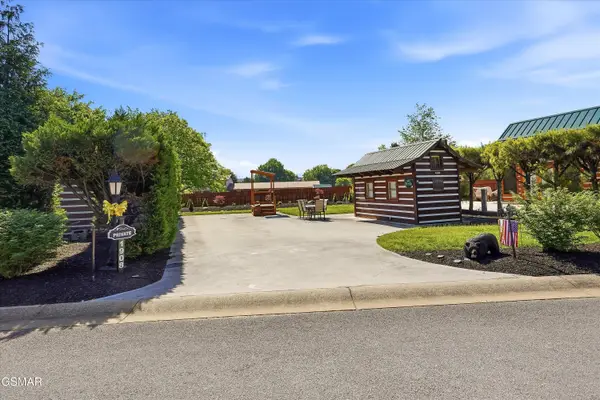 1908 Lizi Loop Way, Sevierville, TN 37862