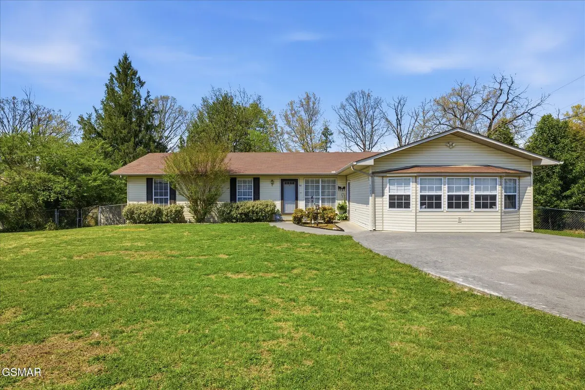 1121 Smokyview Drive, Sevierville, TN 37862 - #1