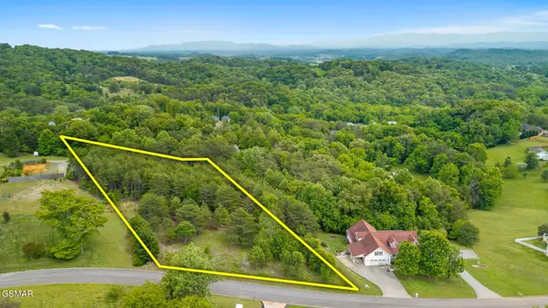 918 River Cliff Drive, Kodak, TN 37764