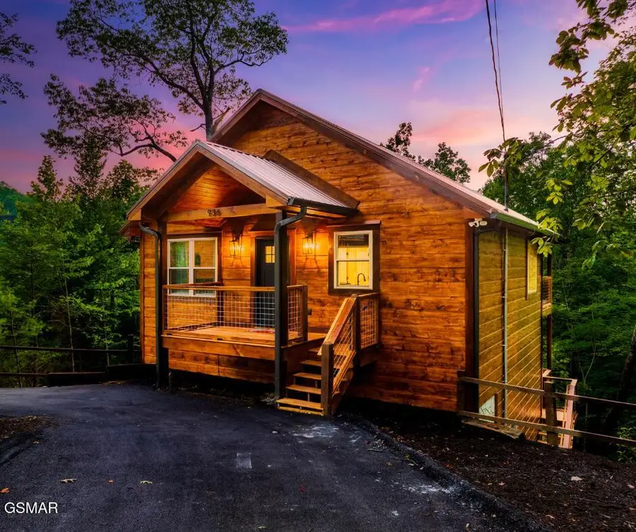 936 E Fir Street, Sevierville, TN 37876 - #3