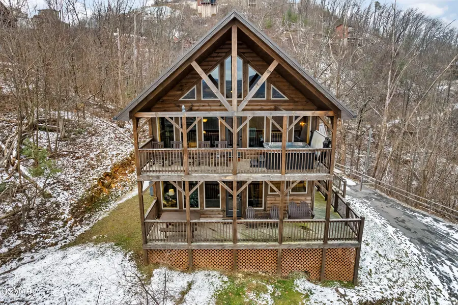 634 Wiley Oakley Drive, Gatlinburg, TN 37738 - #2