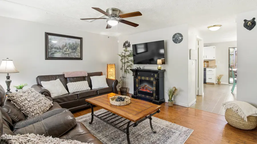 625 S Asbury Drive #APT 11, Pigeon Forge, TN 37863 - #2