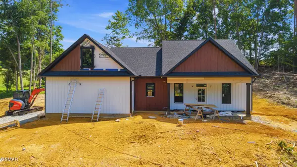 136 Cove Springs Drive, Dandridge, TN 37725