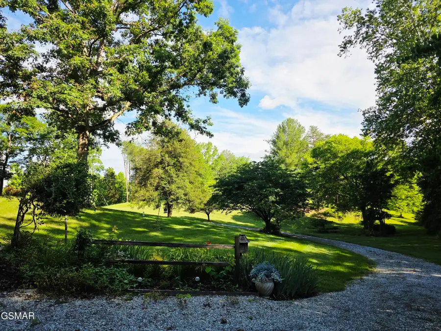 2824 Mary Ridge Farm Road, Sevierville, TN 37862 - #2