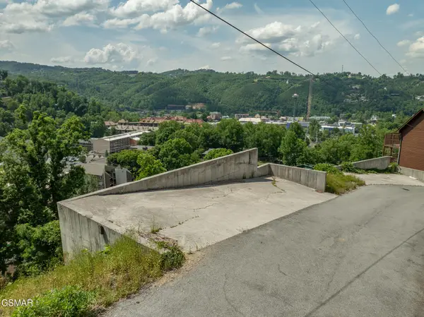 748 Widows Knob Road, Gatlinburg, TN 37738