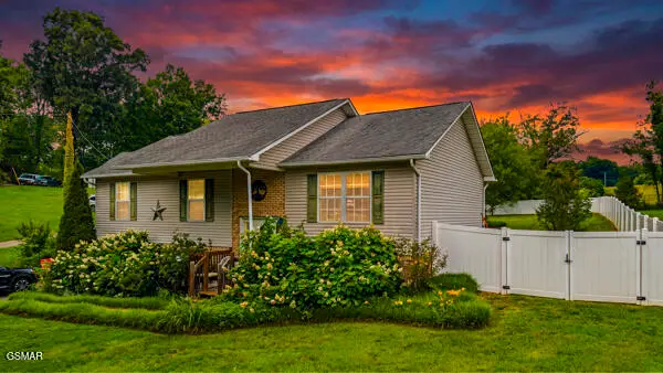 616 Hollow Drive, Strawberry Plains, TN 37871