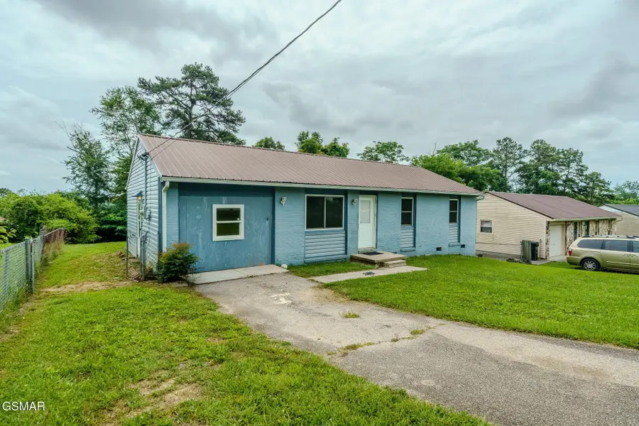 910 Lloyd Street, Morristown, TN 37814 - #3