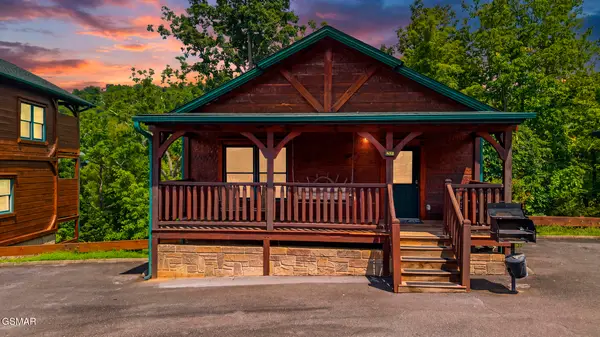 832 Great Smoky Way, Gatlinburg, TN 37738