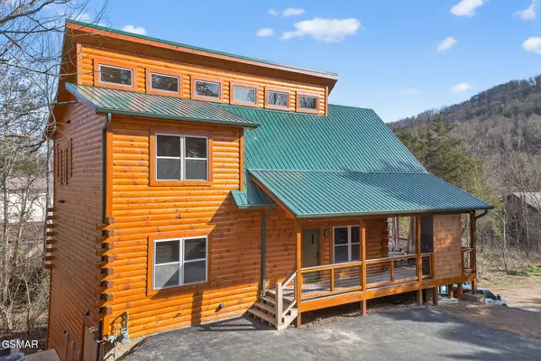 3138 White Falcon Way, Pigeon Forge, TN 37863
