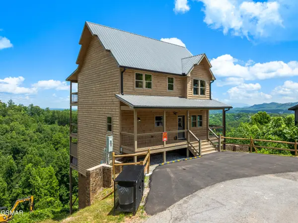 812 Peak Lp Way, Pigeon Forge, TN 37862