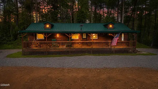 1768 Rich Mountain Way, Sevierville, TN 37876