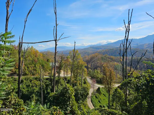 639 Kristis Place, Gatlinburg, TN 37738