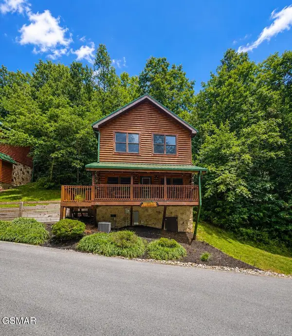 645 Chickasaw Gap Way, Pigeon Forge, TN 37863