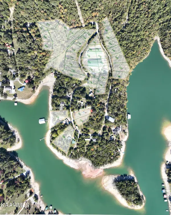 896 Shawnee Drive, Jacksboro, TN 37757