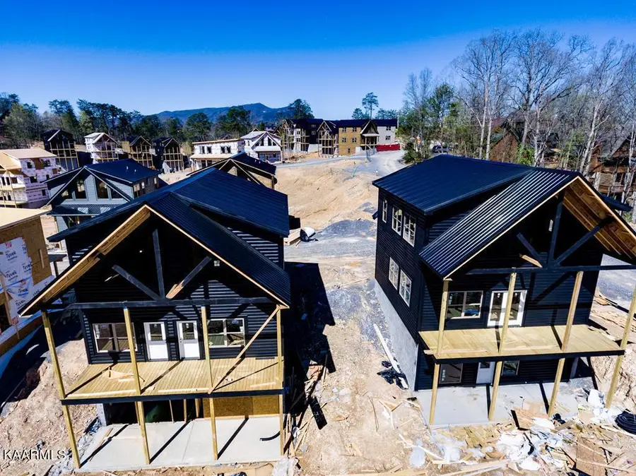 523 Warbonnet Way, Pigeon Forge, TN 37863 - #2