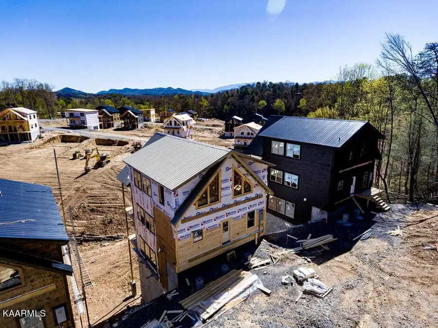 523 Warbonnet Way, Pigeon Forge, TN 37863 - #3