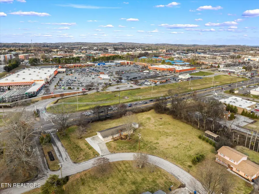 100 Essex Drive, Knoxville, TN 37922 - #2