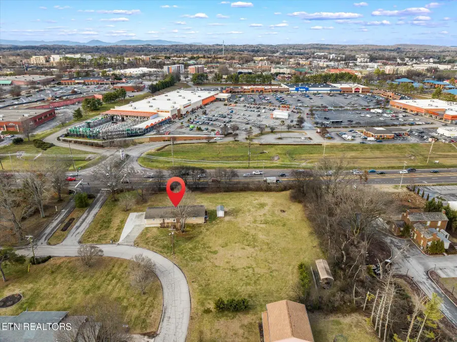 100 Essex Drive, Knoxville, TN 37922 - #3