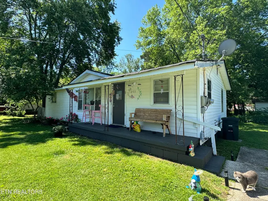 255 Burnett St, Graysville, TN 37338 - #2