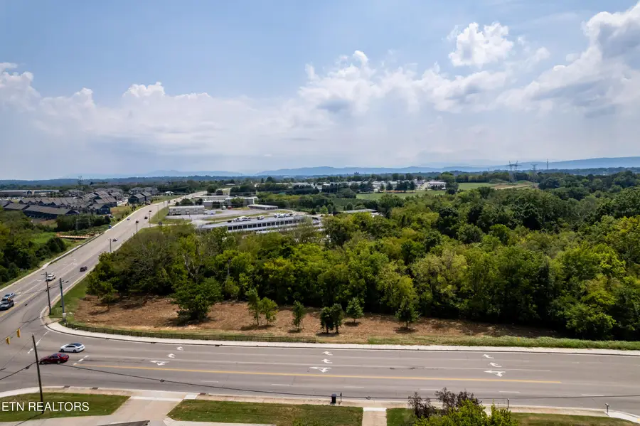 1273 Middlesettlements Rd, Maryville, TN 37801 - #3