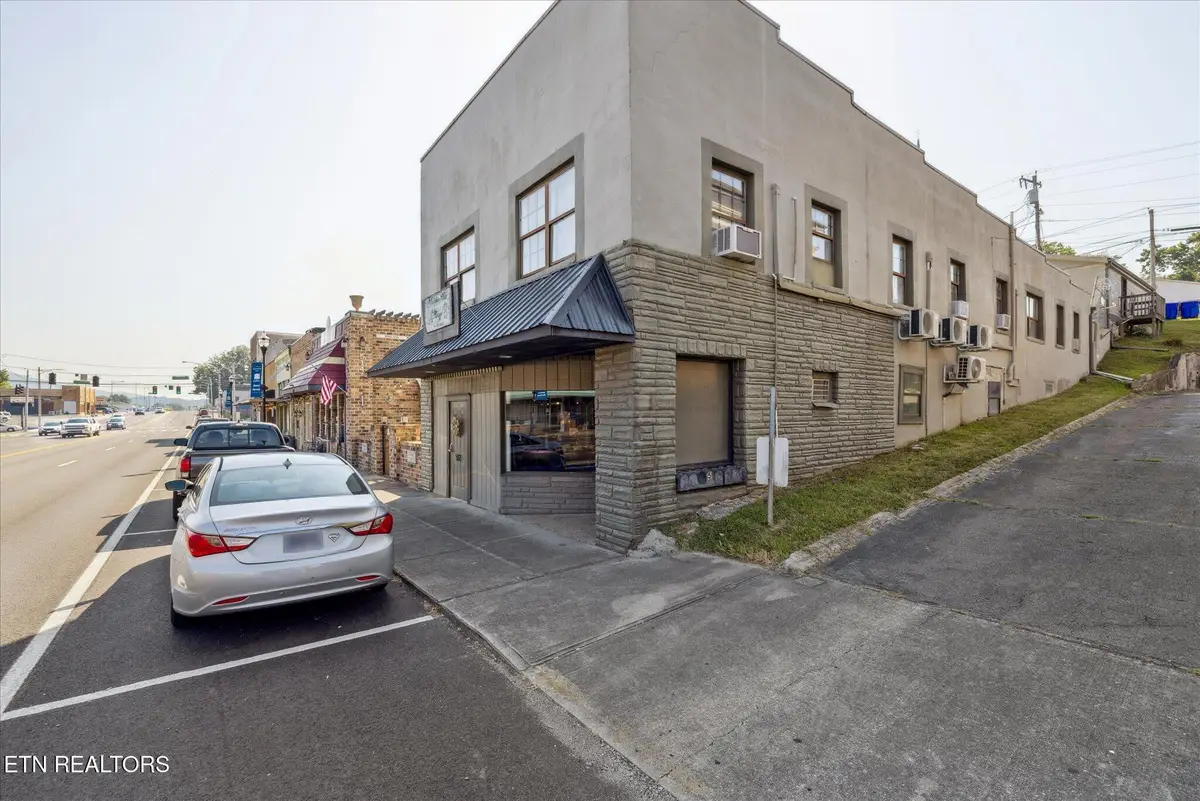 512 N Roane St, Harriman, TN 37748 - #1