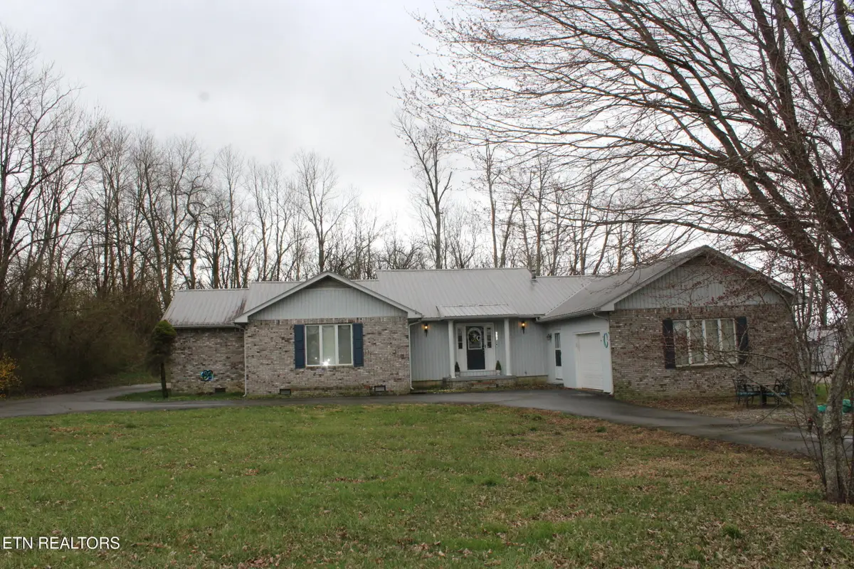 203 Rugby Ave, Jamestown, TN 38556 - #1