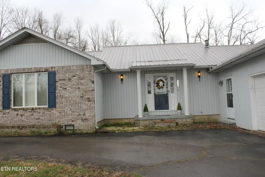 203 Rugby Ave, Jamestown, TN 38556 - #2