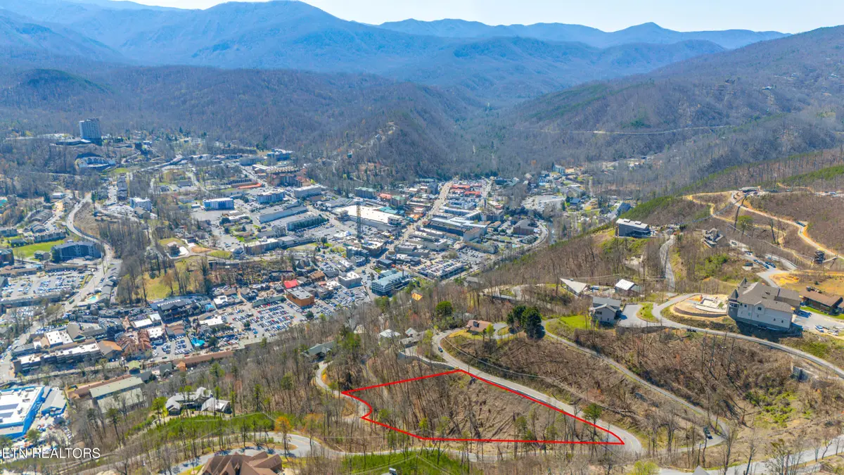 419 Campbell Lead Rd, Gatlinburg, TN 37738 - #1