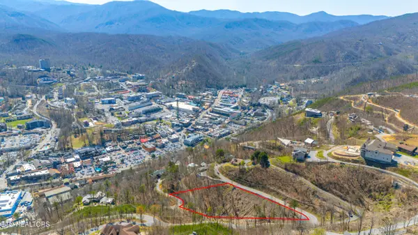 419 Campbell Lead Rd, Gatlinburg, TN 37738