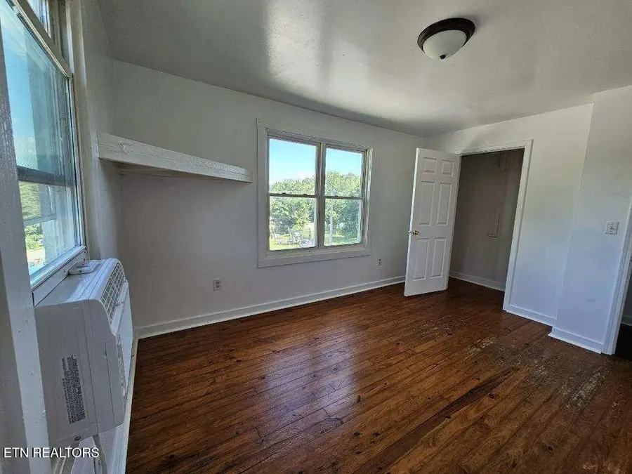 725 Chilhowee St, Harriman, TN 37748 - #2