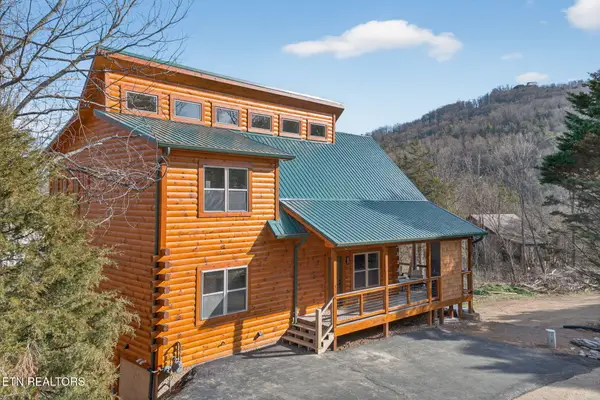 3138 White Falcon Way, Pigeon Forge, TN 37863