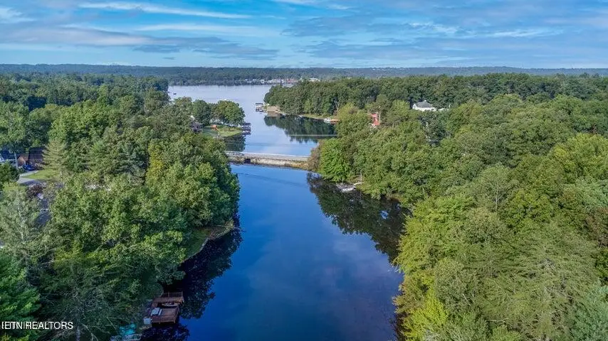 1566 E Cherokee Rd, Crossville, TN 38572 - #1