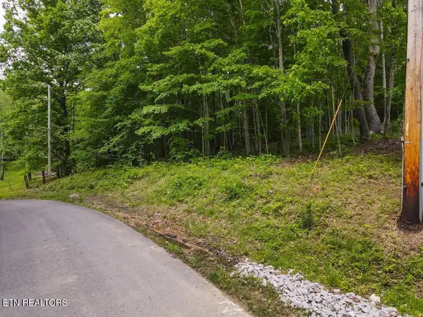5757 Emerald Rd, Cookeville, TN 38501