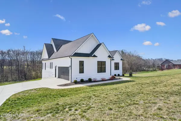 618 Winding Creek Way, Walland, TN 37886