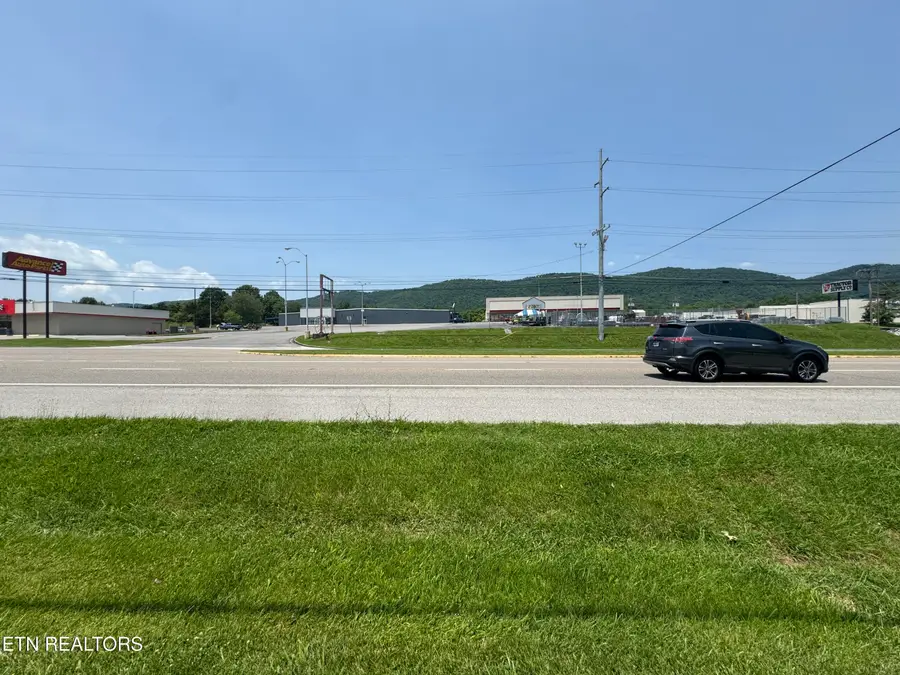 2527 Jacksboro Pike, Jacksboro, TN 37757 - #2