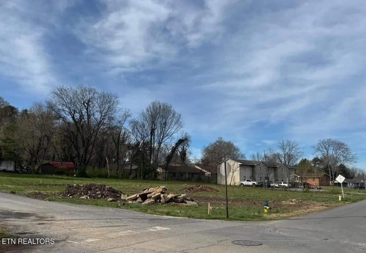 665 Railroad St, Dayton, TN 37321 - #1