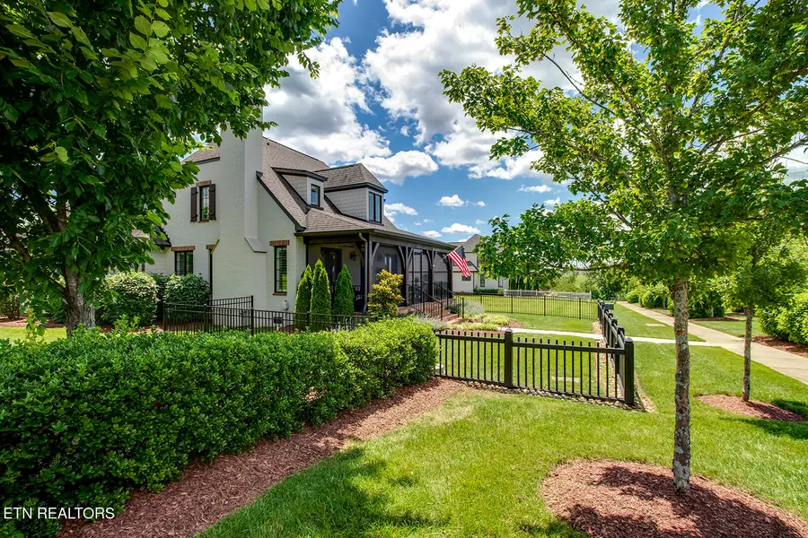 110 E Highlands Circle, Lenoir City, TN 37772 - #2