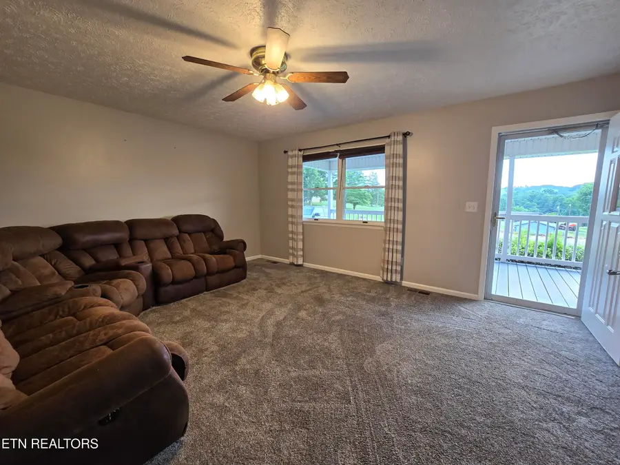 604 Lawrence St, New Tazewell, TN 37825 - #3