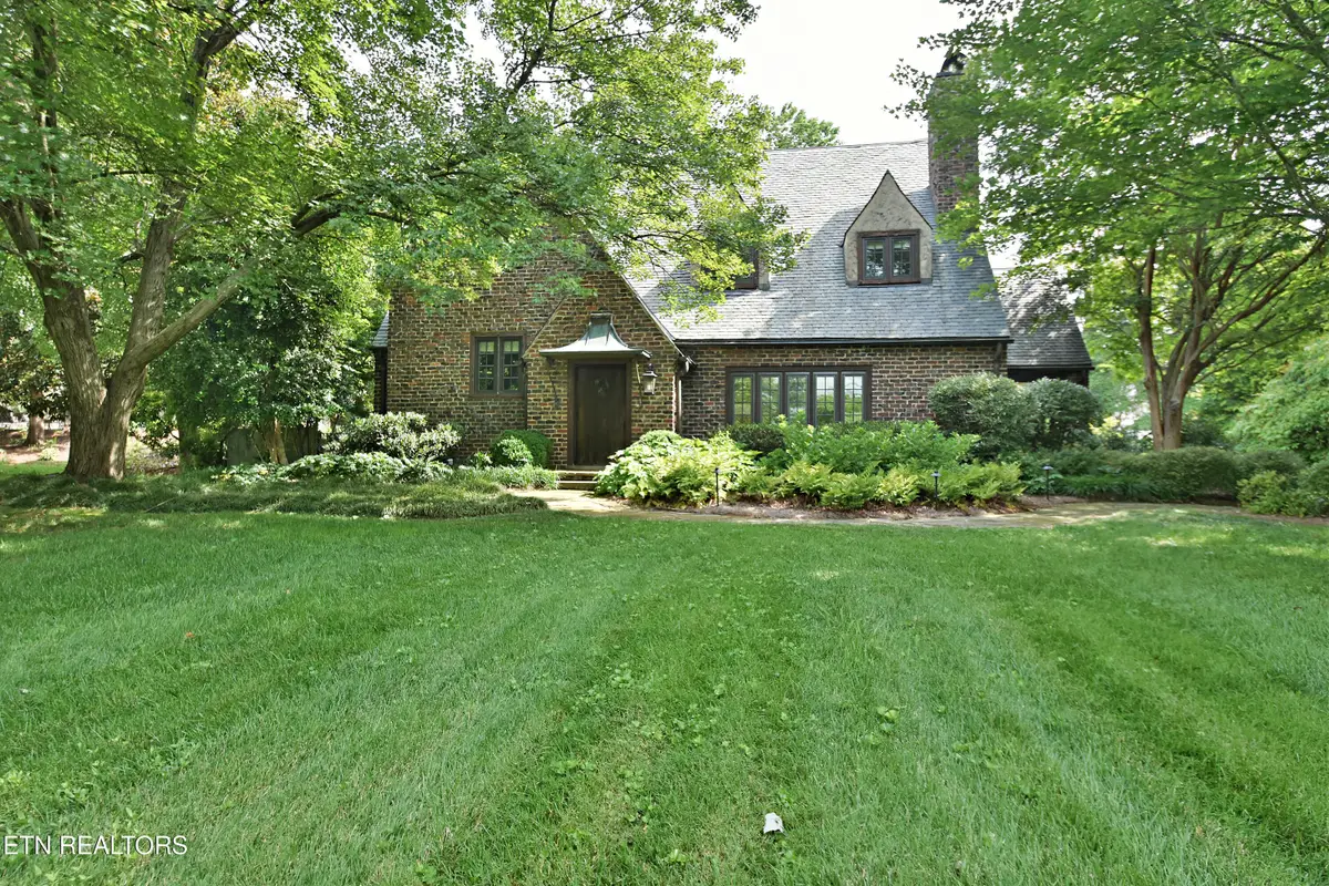 2221 Cherokee Blvd, Knoxville, TN 37919 - #1