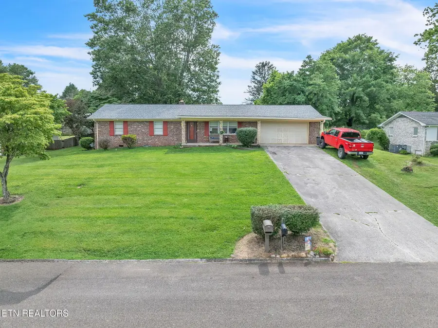 3413 N Fountaincrest Drive, Knoxville, TN 37918 - #2