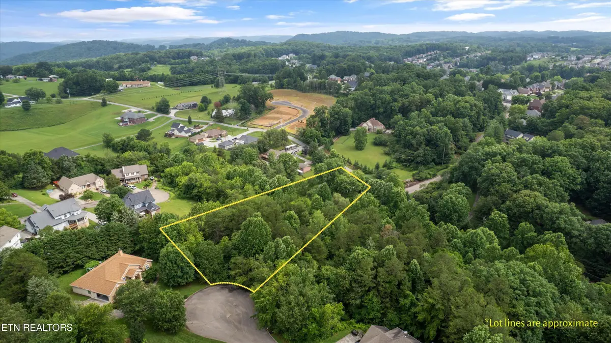 8014 Fieldstone Rd, Knoxville, TN 37938 - #1