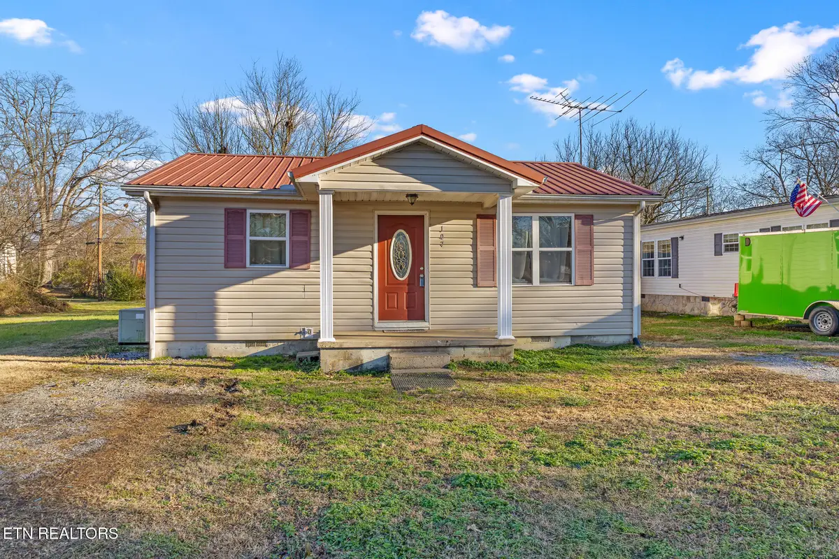 107 Pennsylvania Ave, Etowah, TN 37331 - #1