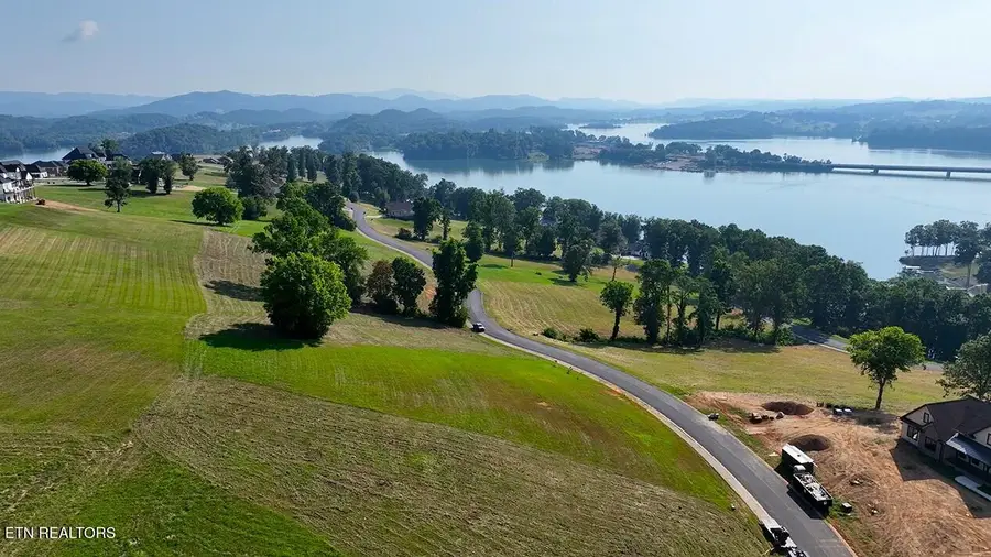 2429 Starboard Crest Rd, Morristown, TN 37814 - #2