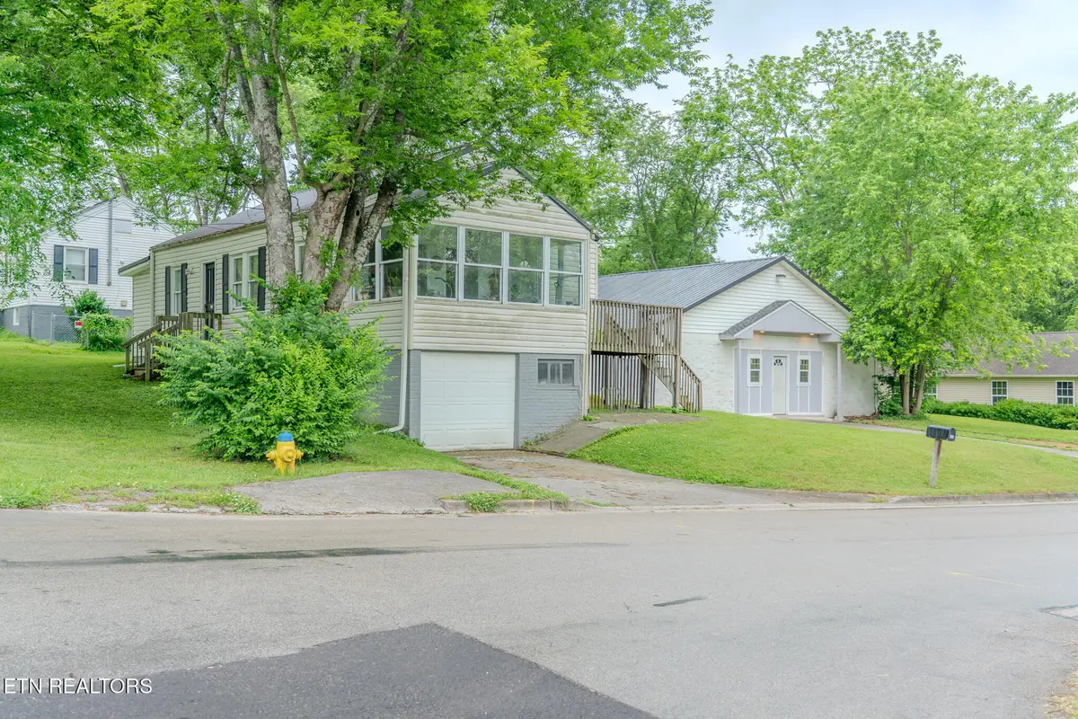 835 E Lincoln Rd, Alcoa, TN 37701 - #1