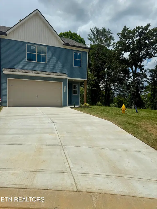 1827 Bennett Village Drive, Maryville, TN 37804