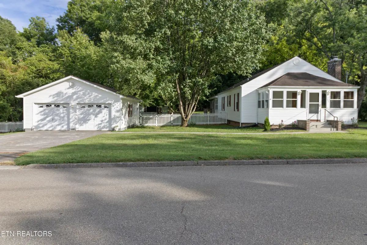 946 Poplar St, Alcoa, TN 37701 - #1